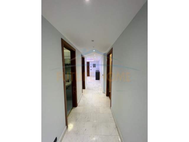 Tirane, jepet me qera zyre Kati 10, 152 m² 1.600 Euro (Qender)