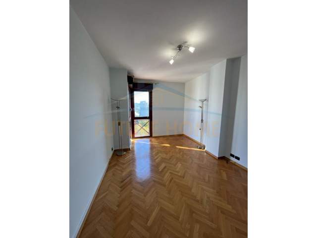 Tirane, jepet me qera zyre Kati 10, 152 m² 1.600 Euro (Qender)