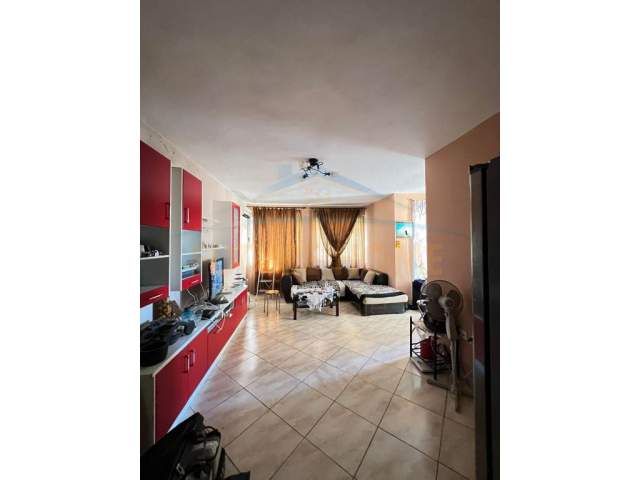 Tirane, shes apartament 1+1+BLK Kati 1, 77 m² 77.000 Euro (rruga 3 deshmoret)