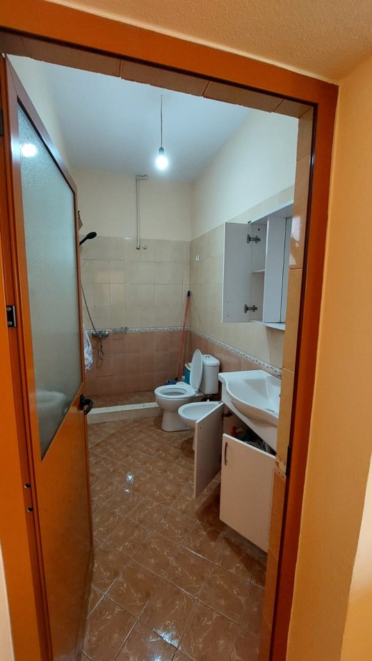 Tirane, jepet me qera Vile 3+1 Kati 3, 173 m² 500 € (Kodra Priftit)
