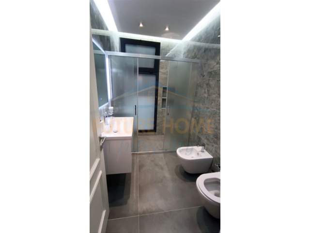 Tirane, jepet me qera apartament 3+1+BLK Kati 2, 146 m² 1.700 Euro (TEG)