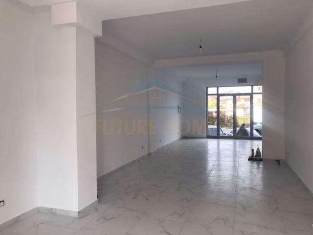 Durres, jap me qera ambjent biznesi Kati 0, 56 m² 200 Euro (Plazh, Durres)