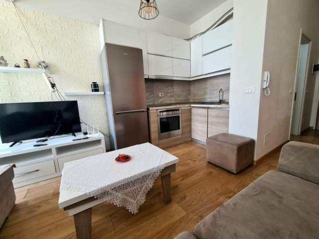 Tirane, jepet me qera apartament 1+1+BLK Kati 2, 52 m² 580 Euro (kompleksi Kika 2)