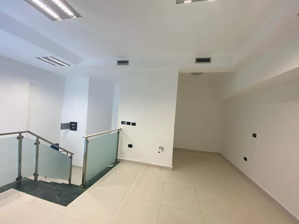 Tirane, shitet ambjent biznesi Kati 1, 40 m² 65.000 € (Kodra Diellit )