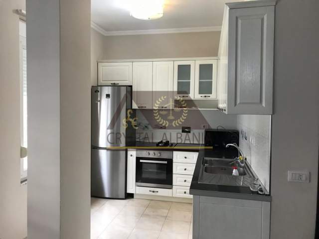 Tirane, jepet me qera apartament Kati 2, 135 m² 500 Euro (Medrese)