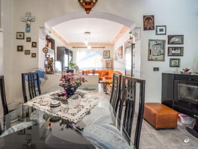 Durres, ofert Vile 1+1 Kati 2, 100 m² 300 Euro (Bulevardi Epidam)