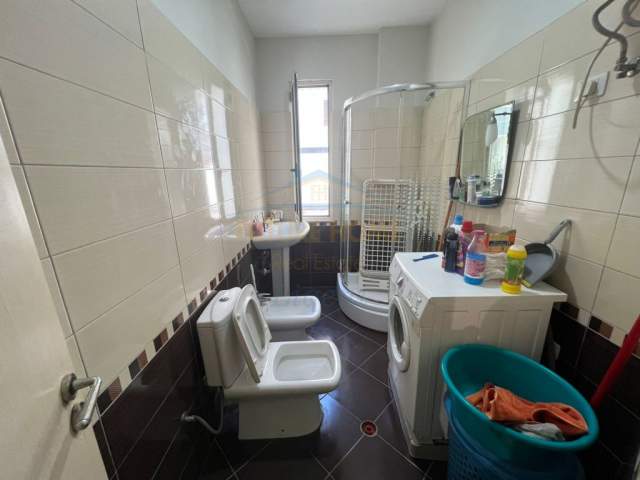 Tirane, shes apartament 1+1+BLK Kati 3, 78 m² 115.000 Euro (liqeni i thate)