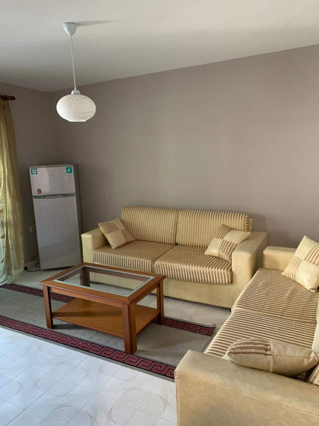 Tirane, jepet me qera apartament 1+1+BLK Kati 4, 85 m² 400 Euro (rruga Ferit Xhajko)