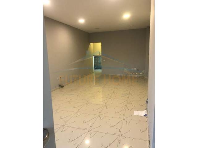 Durres, ofert dyqan Kati 0, 50 m² 600 Euro (Rruga e Portit, Durres)