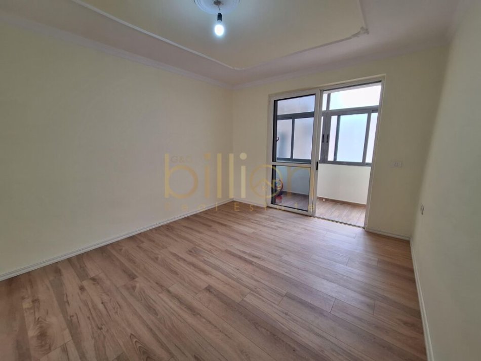TEK SHKOLLA E BASHKUAR, SHITET APARTAMENT 1+1, ID: Billion3355