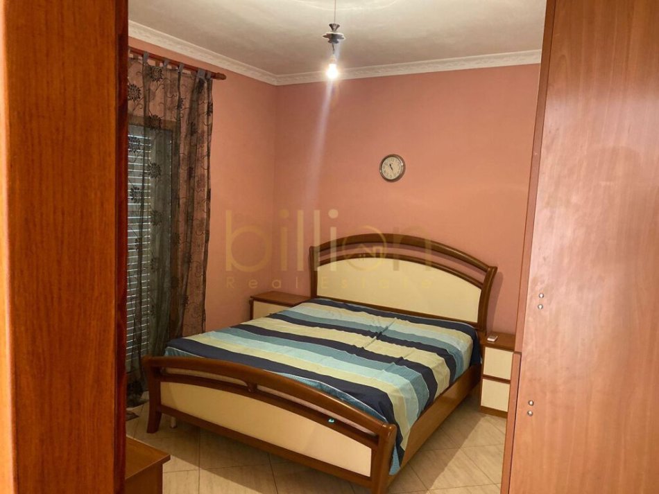TEK PORTA E GJELBER, OFROJME APARTAMENT 2+1+2 PER QIRA, ID: Billion3358