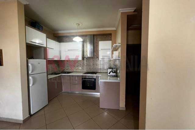Tirane, jepet me qera apartament 2+1+BLK Kati 5, 95 m² 600 Euro (Kompleksi Panorama)