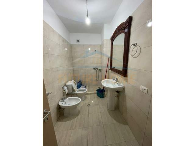 Tirane, jepet me qera apartament 2+1+A+BLK Kati 5, 91 m² 400 Euro (Unaza e Re)