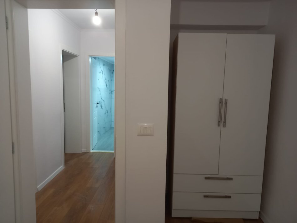 Tirane, jepet me qera apartament 2+1+Ballkon Kati 3, 80 m² 600 € (Rruga Asim Vokshi , perballe harry fultz)