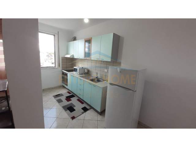 Durres, jepet me qera 1+1+A Kati 10, 75 m² 200 Euro (Prane Kopshit Ivina, Durres)