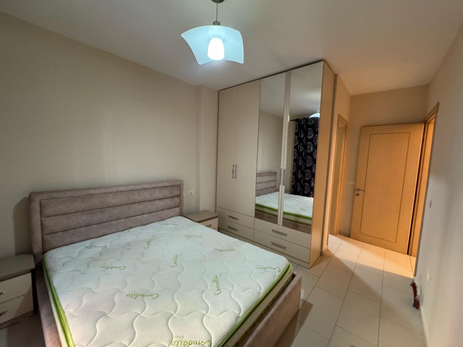 Tirane, jepet me qera apartament 2+1 Kati 3, 90 m² 480 € (astir)