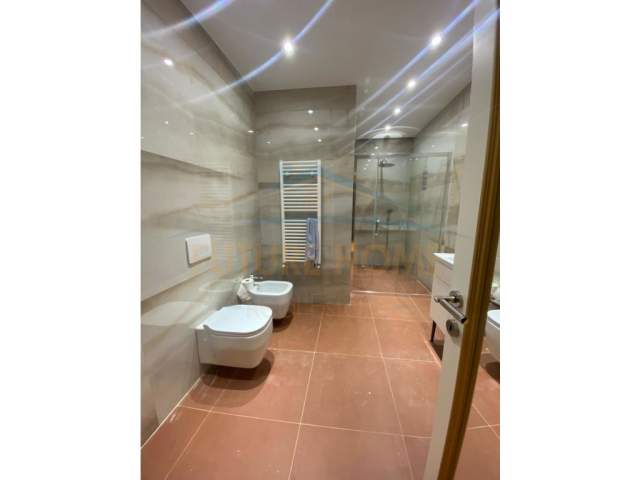 Tirane, shitet apartament Kati 3, 146 m² 140.000 Euro