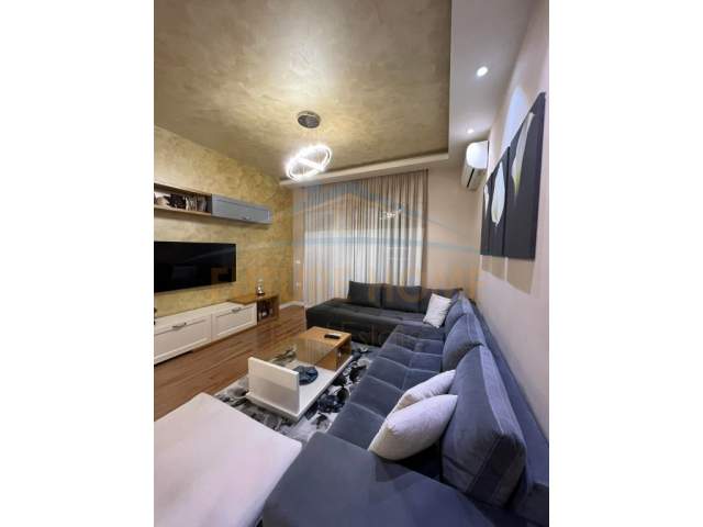 Tirane, shes apartament 2+1+BLK Kati 3, 107 m² 165.000 Euro (rruga nexho konomi)
