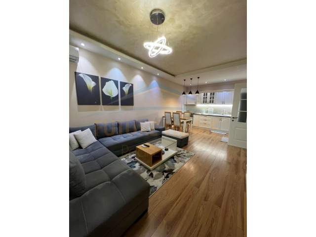 Tirane, shes apartament 2+1+BLK Kati 3, 107 m² 165.000 Euro (rruga nexho konomi)