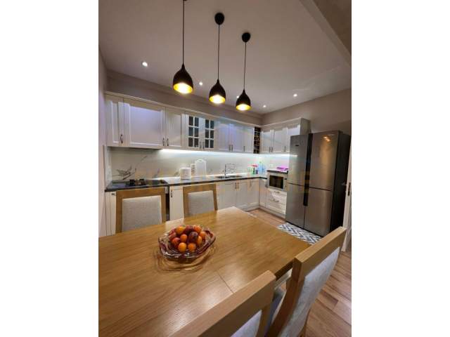 Tirane, shes apartament 2+1+BLK Kati 3, 107 m² 165.000 Euro (rruga nexho konomi)