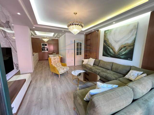 Tirane, jap me qera apartament 2+1+BLK Kati 5, 115 m² 700 Euro (rruga teodor keko)