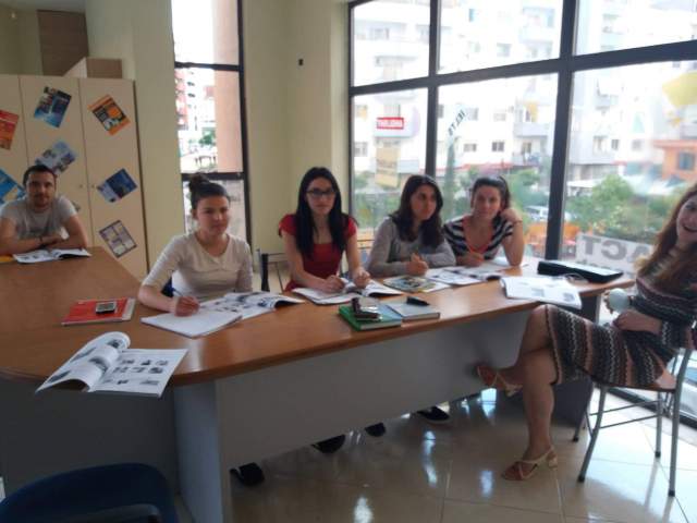 Tirane, kurse Formimi profesional italisht In contact