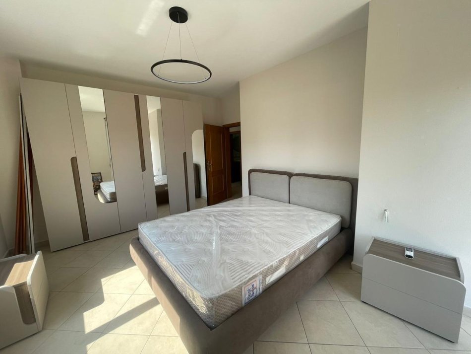 Tirane, jepet me qera apartament 2+1 Kati 3, 110 m² 850 € (RRUGA KAVAJES)