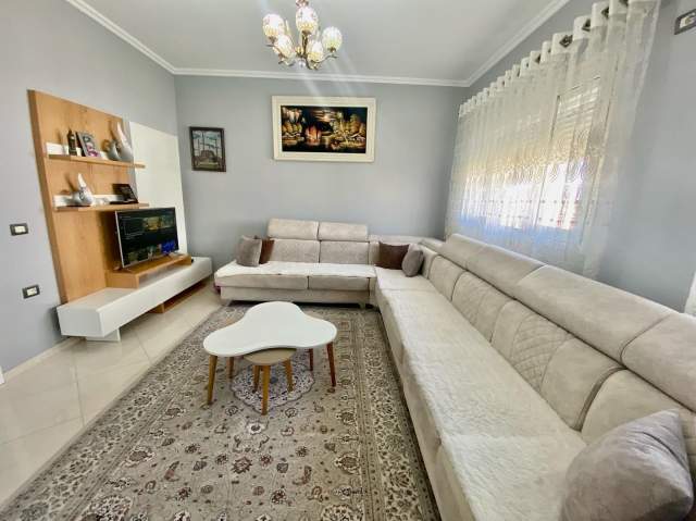 Tirane, jepet me qera Vile 5+1+A 500 m² 4.000 Euro (teg)