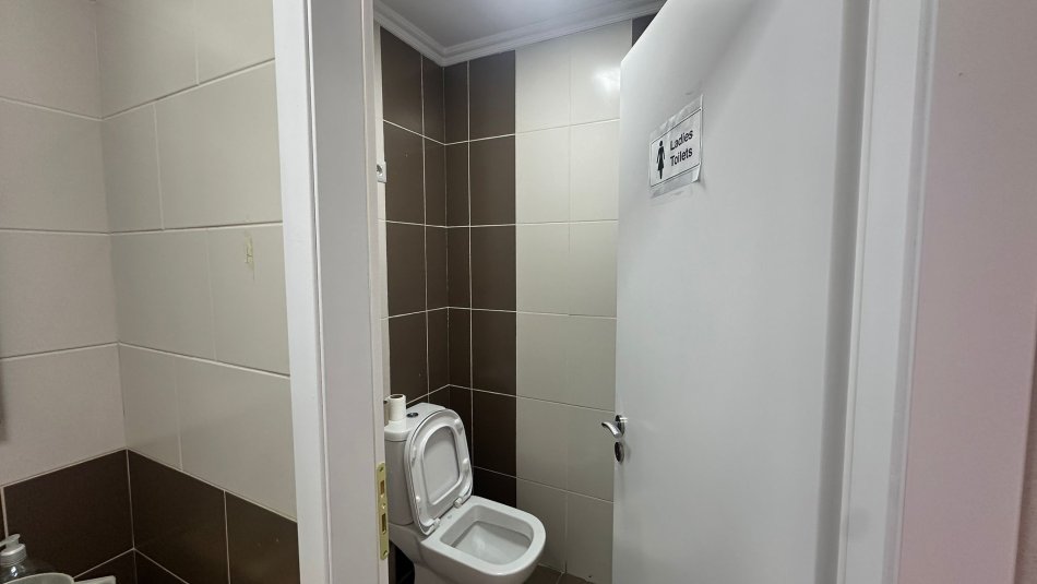 Tirane, jepet me qera ambjent biznesi , Kati 0, 120 m² 1,000 € (Bulevardi Zogu i Pare)