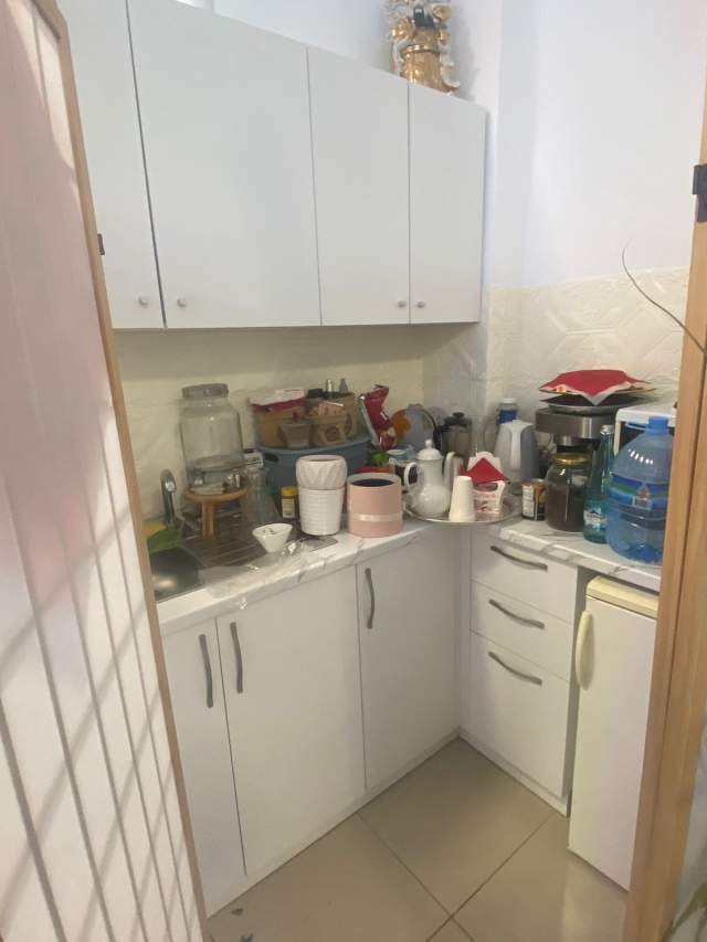Tirane, jepet me qera ambjent biznesi Kati 0, 97 m² 750 Euro (Arkitekt Kasemi)