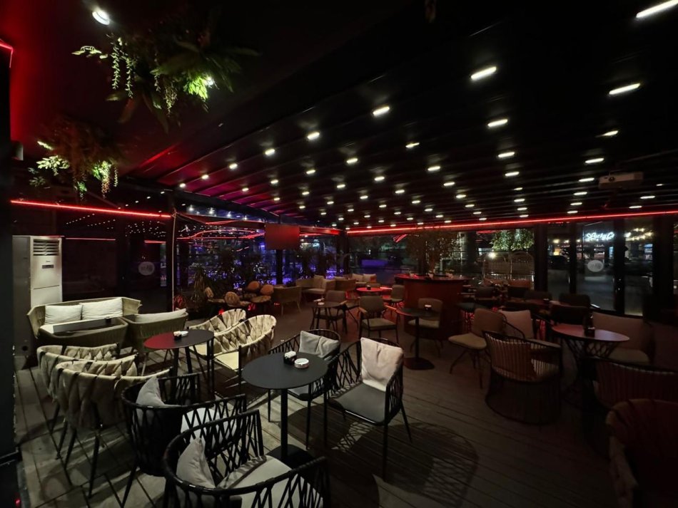 Tirane, shes bar-kafe Kati 0, 380 m² 60.000 € (DON BOSKO)
