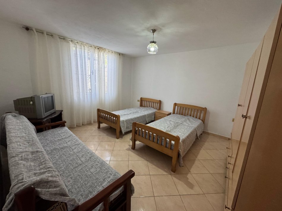 Tirane, jepet me qera apartament 1+1 Kati 1, 55 m² 350 € (Rruga frank bardhi)