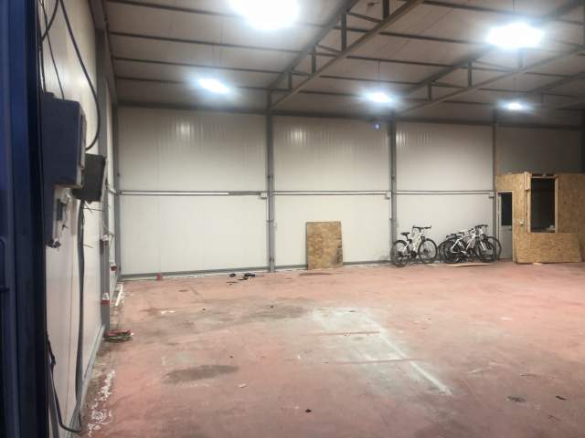 Tirane, jepet me qera magazine Kati 0, 140 m² 500 Leke