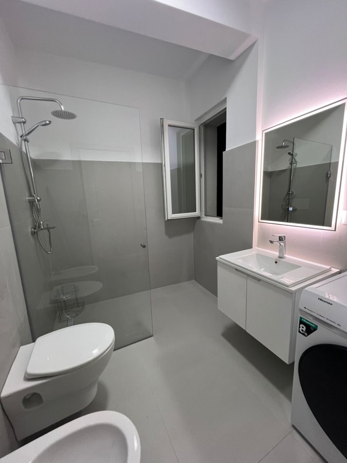 Tirane, jepet me qera apartament 2+1 Kati 9, 100 m² 600 € (astir)