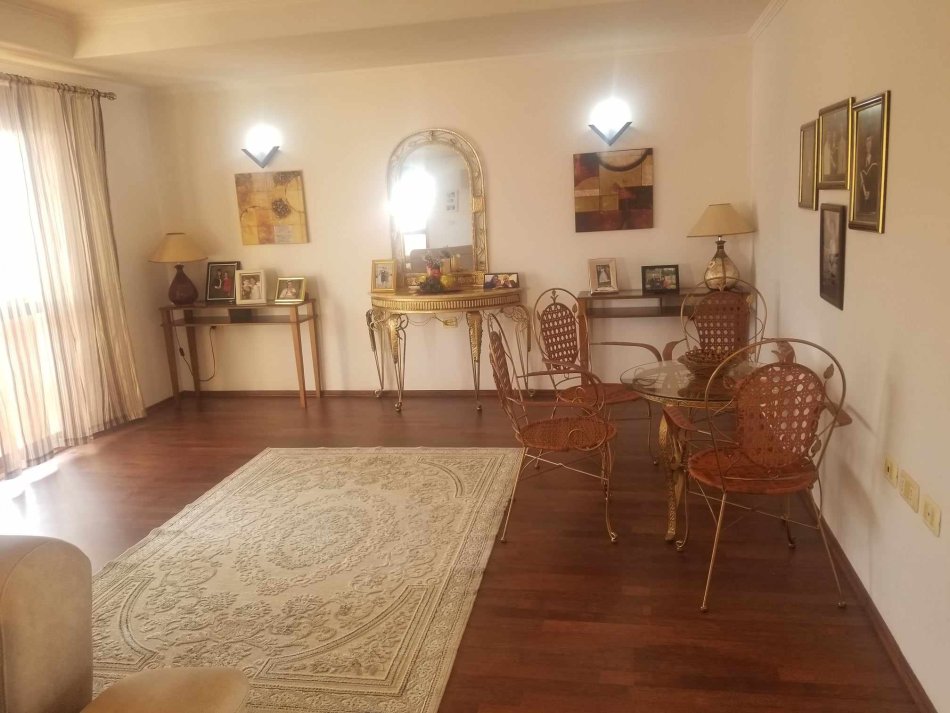 Tirane, shitet Vile 3 Katshe Kati 3, 430 m² 429.000 € (Prane Restorant Freskut)