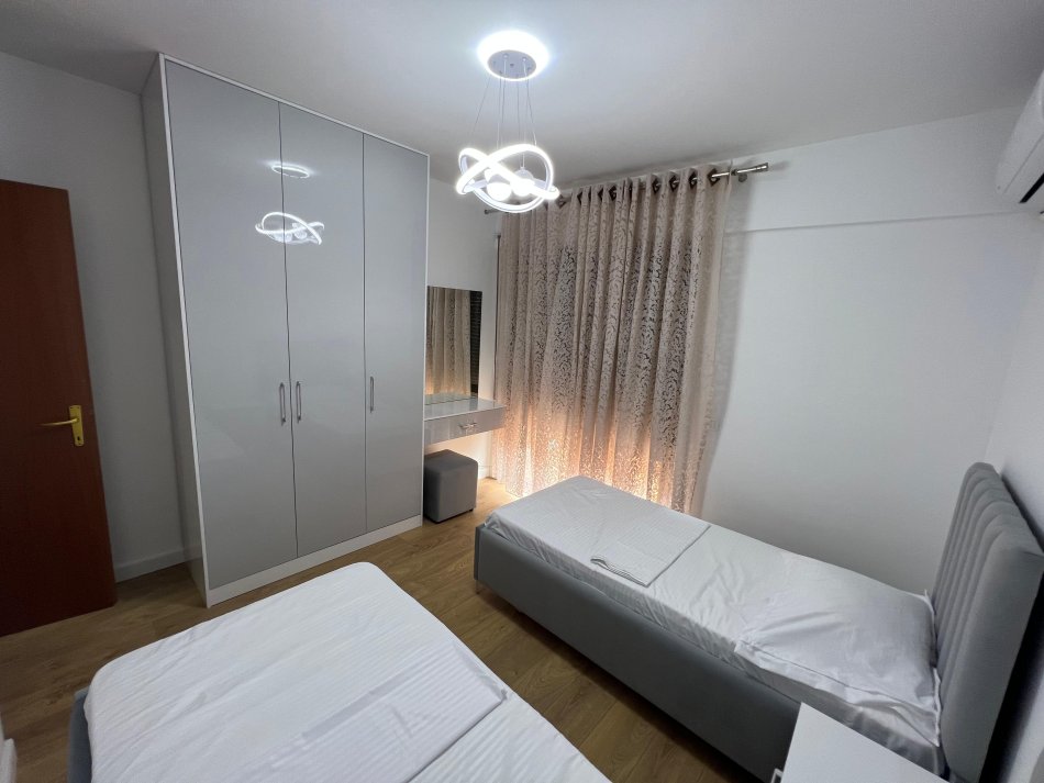 Tirane, jepet me qera apartament 2+1 Kati 6, 100 m² 800 € (rruga e kavajes)