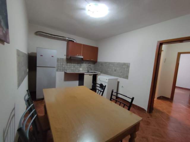 Tirane, jepet me qera apartament 2+1 Kati 2, 90 m² 500 Euro (7xhuxhat)