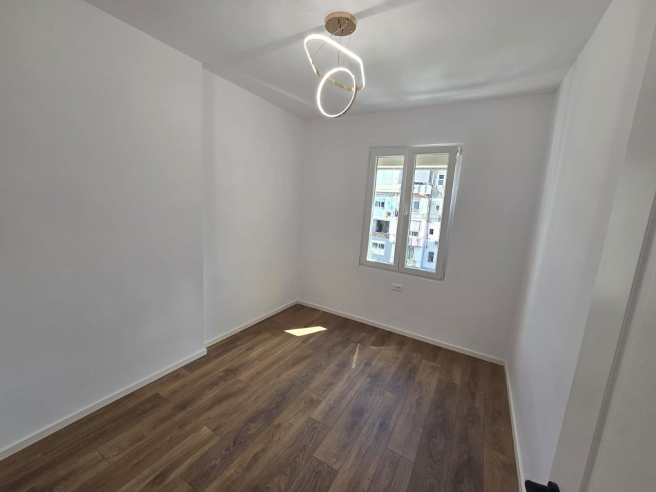 Tirane, shitet apartament 2+1 Kati 4, 75 m² 185.000 € (Myslym Shyri , Shkolla Pjeter Budi)