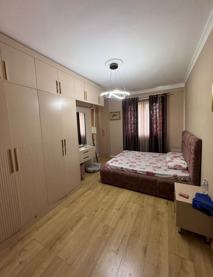 Tirane, shitet apartament 3+1 Kati 4, 140 m² 225.000 € (Rruga 3 Deshmoret, Yzberisht)