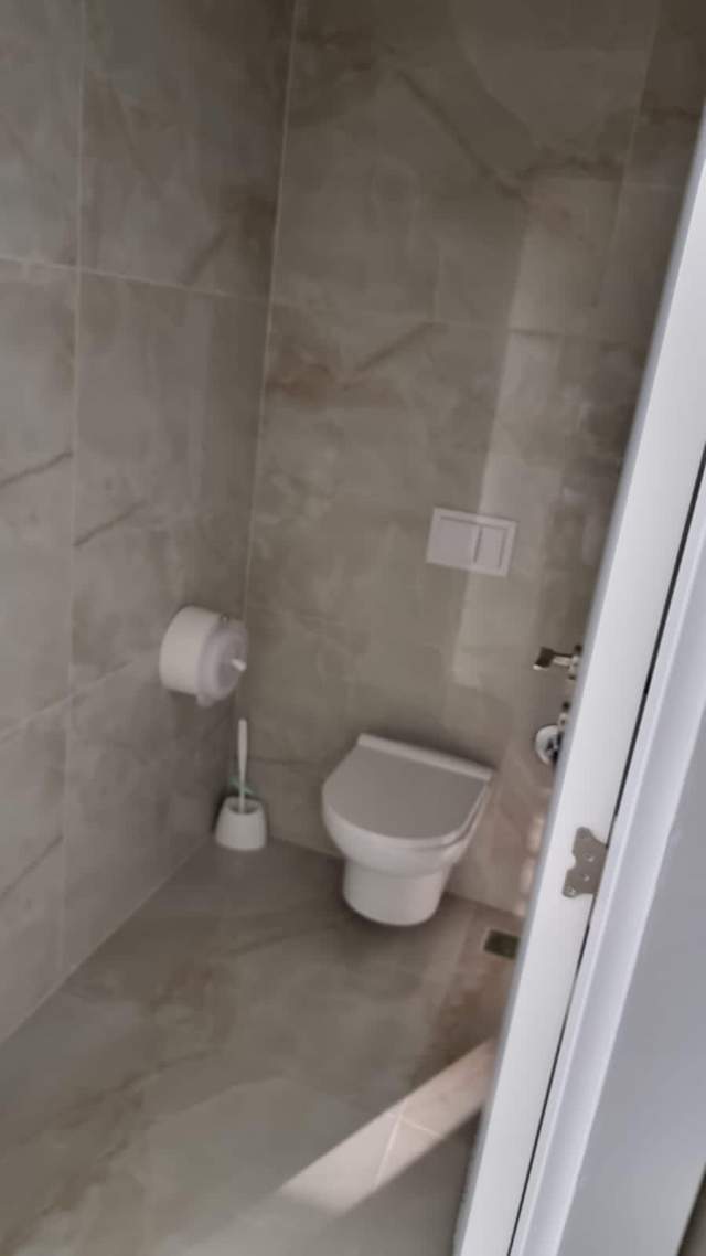 Tirane, jepet me qera ambjent biznesi Kati 2, 250 m² 2500 euro (Farmacia 10)
