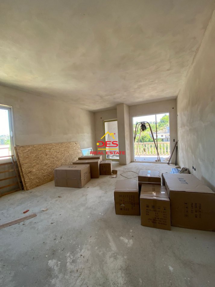 Vlore, shitet apartament 1+1 Kati 8, 93 m² 139.500 € (Rruga Ismail Qemali)