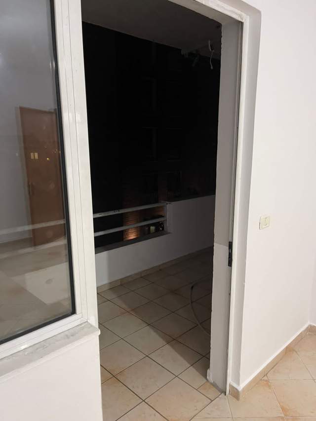 Tirane, jepet me qera ambjent biznesi Kati 3, 70 m² 30.000 Leke (Don Bosko)