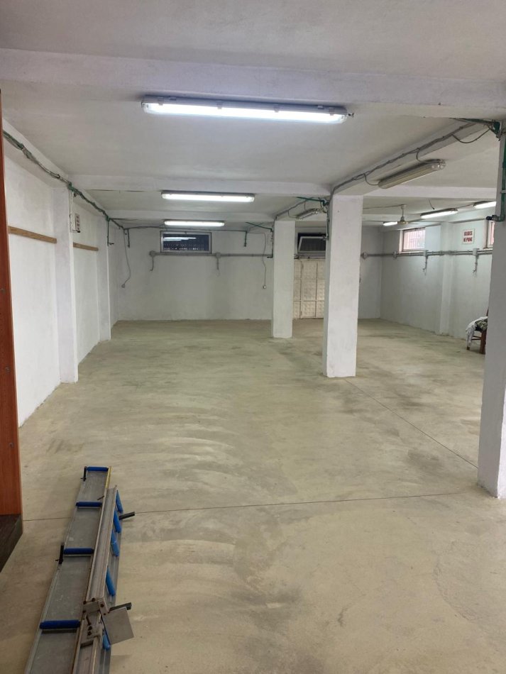 Shqiperi, jepet me qera ambjent biznesi , Kati 0, 210 m² 1,000 € (Benjamin Kruta)