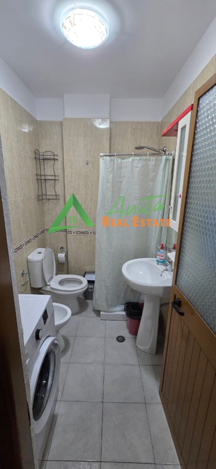 Tirane, jepet me qera apartament 1+1+Ballkon Kati 7, 55 m² (Rruga e Kavajes)
