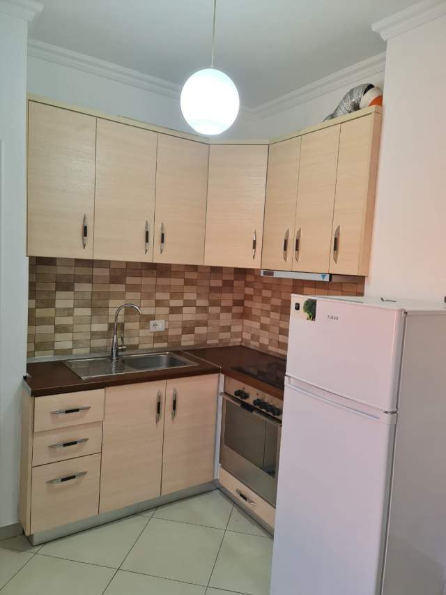 Tirane, jepet me qera apartament Kati 5, 40 m² 30.000 Leke (ALLIAS)