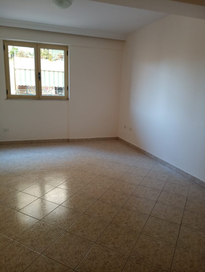 Tirane, jepet me qera apartament 1+1 Kati 3, 80 m² 550 € (Myslym Shyri)