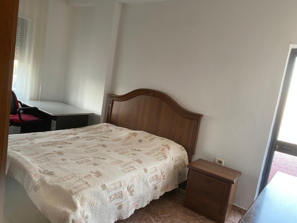 Tirane, jepet me qera apartament 2+1 , 500 € (Inxhinjeria e ndertimit)