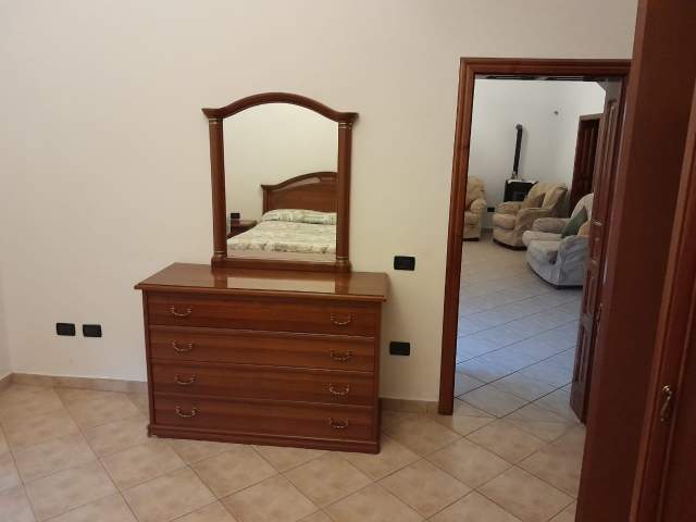 Tirane, jepet me qera kati i dyte i nje vile 2+1+BLK Kati 2, 105 m² 35.000 Leke (Allias)