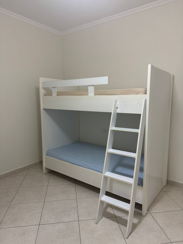 Tirane, jepet me qera apartament 2+1 Kati 2, 110 m² 600 € (kopshti botanik)