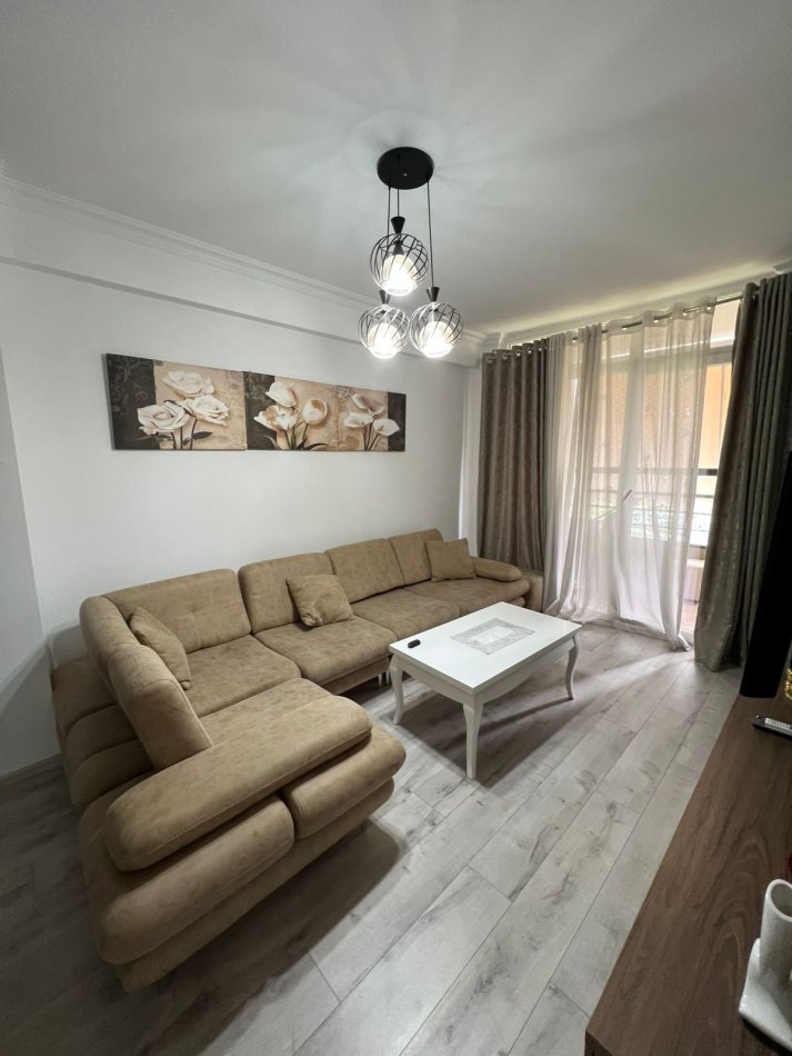 Tirane, jepet me qera apartament 2+1 Kati 6, 70 m² 500 € (bulevardi ri,kashar)